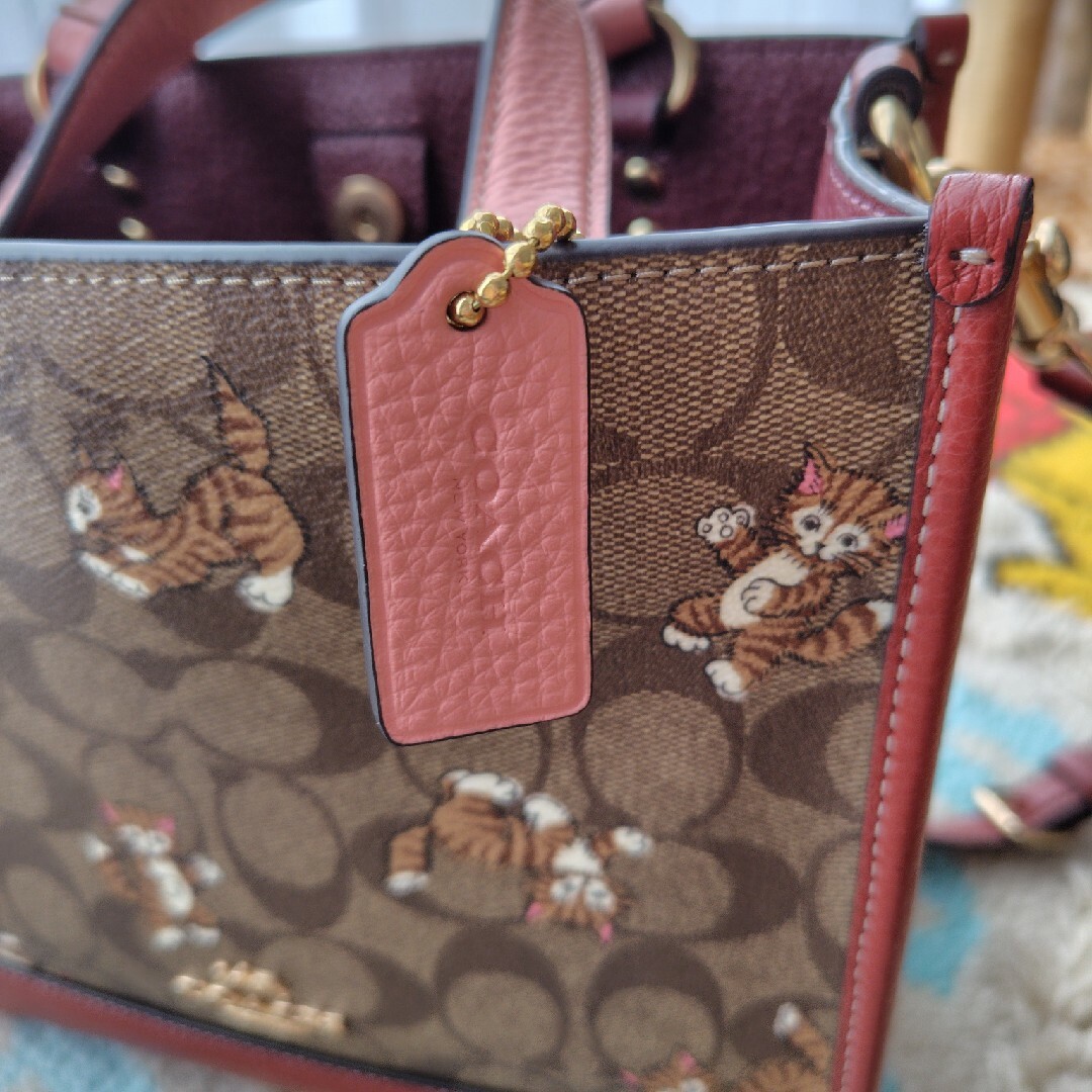 COACH - コーチシグネチャー ダンシング キトゥンの通販 by あん COACH - コーチシグネチャー ダンシング キトゥンの通販 by あん
