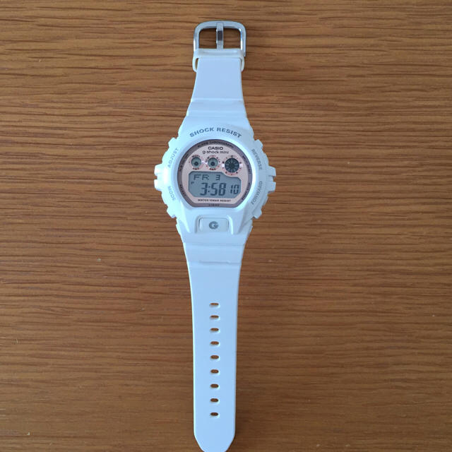 G-SHOCK(ジーショック)の【春にぴったり】Gショック ホワイト レディースのファッション小物(腕時計)の商品写真