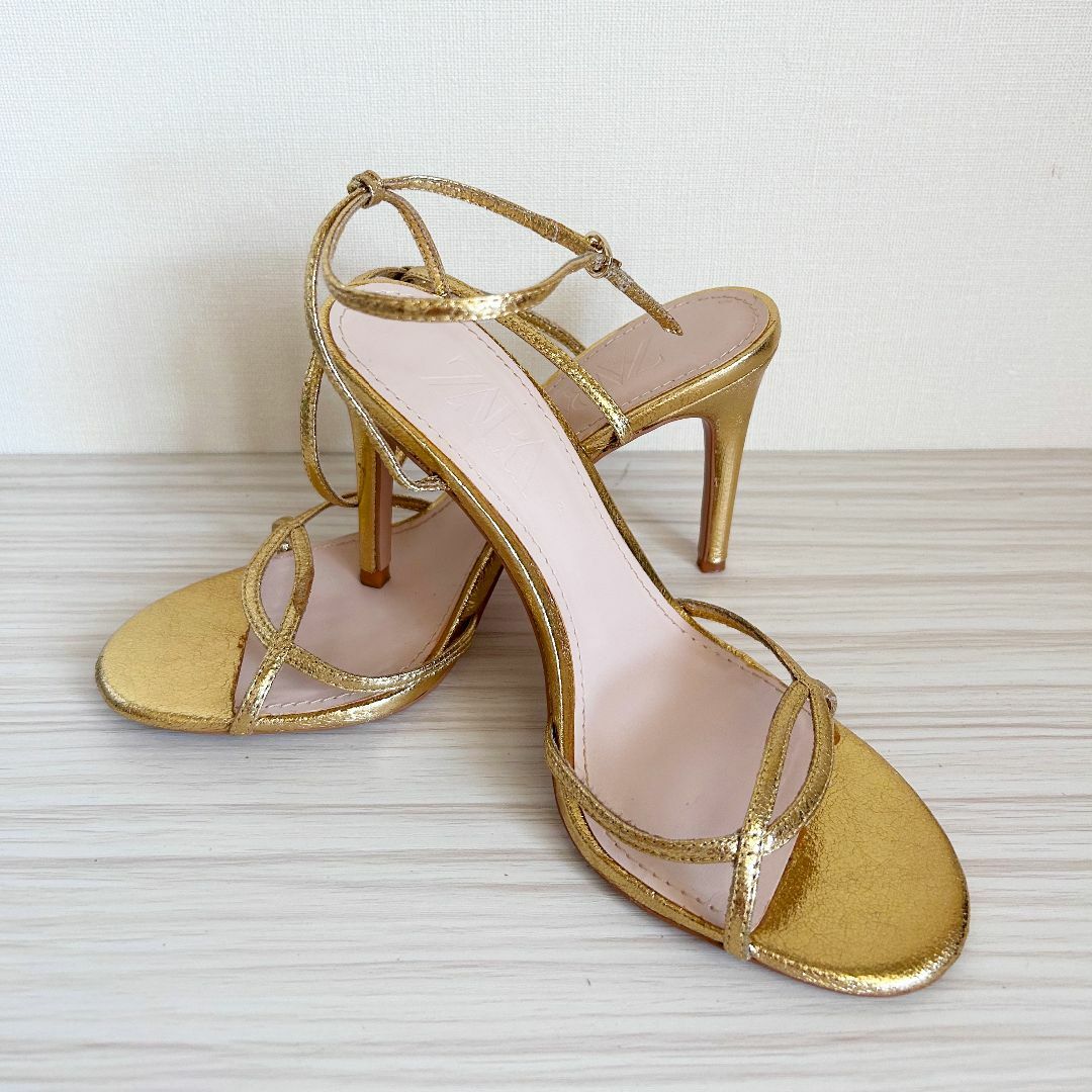 ZARA - Zara サンダル ゴールド 39の通販 by Yumi's shop｜ザラ