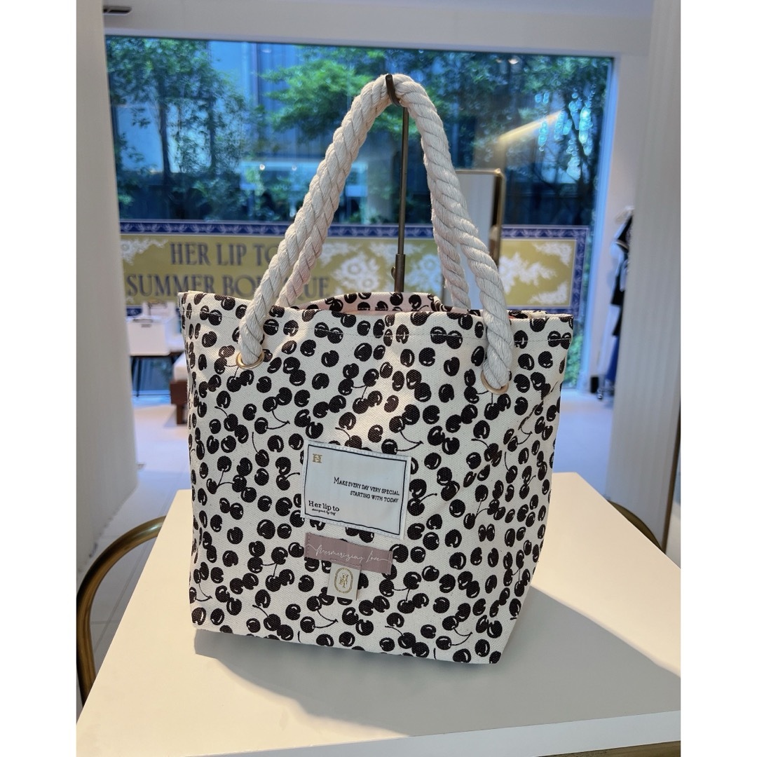 Her lip to - Herlipto HLT CHERRY TOTE BAG espressoの通販 by Her lip to - Herlipto HLT CHERRY TOTE BAG espressoの通販 by