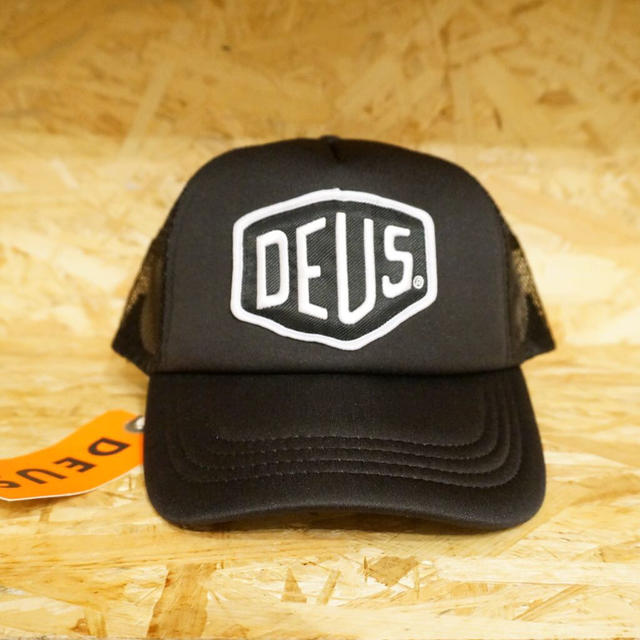 Deus ex Machina(デウスエクスマキナ)の●正規品 Deus トラッカー キャップ メンズの帽子(キャップ)の商品写真