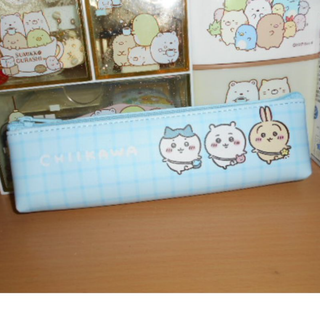 チイカワ(ちいかわ)の新品🍓　ちいかわパスケース（ペンポーチ）　ハチワレ(ペンケース/筆箱)