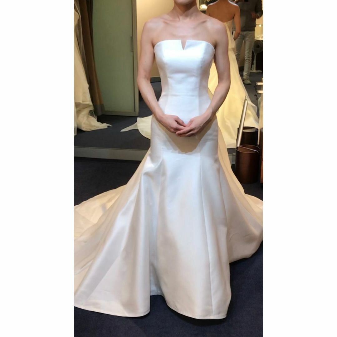 ウエディングドレス ベアトップ マーメイドライン くるみボタン トレーン 結婚式