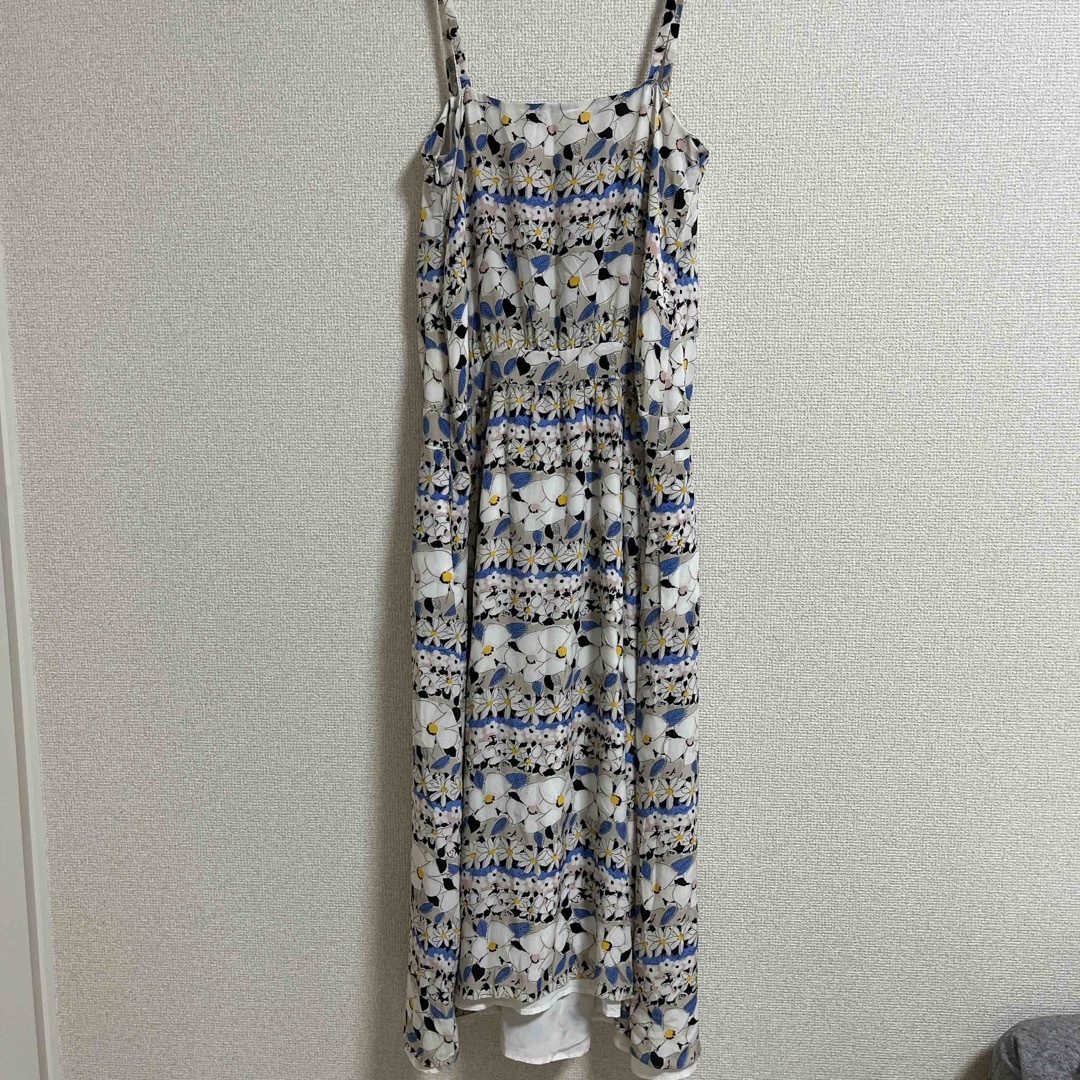 新品・未使用】Max Mara 花柄ワンピース サイズ42 新品・未使用】Max Mara 花柄ワンピース サイズ42