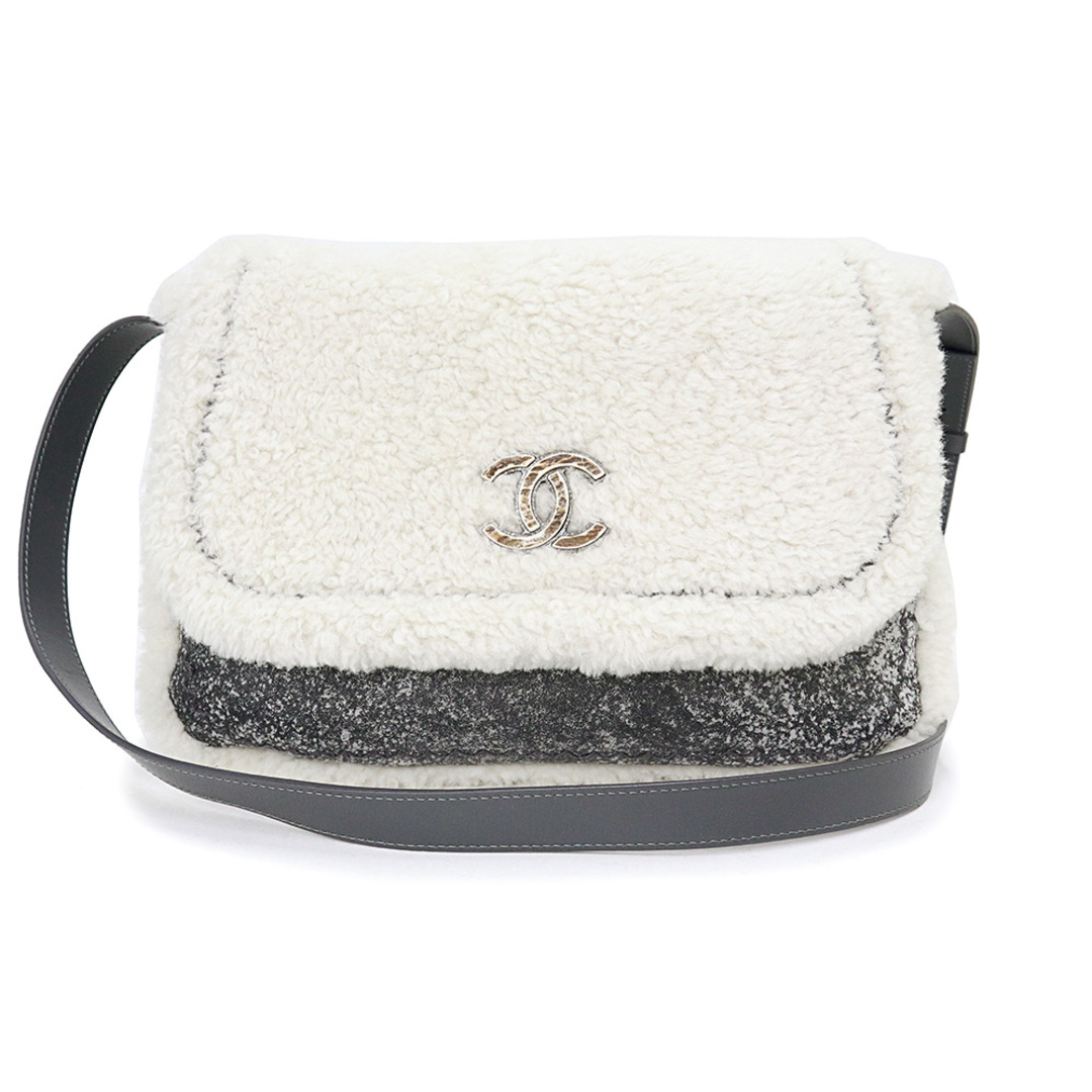 CHANEL - シャネル エーデルワイス ココマーク ショルダーバッグ 斜め掛け ムートン ホワイト グレー 白 アンティークシルバー金具 CHANEL（美品）