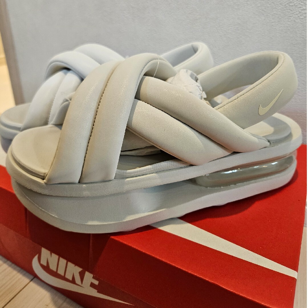 NIKE - (新品未使用)NIKE エアマックス アイラ 24センチの通販 NIKE - (新品未使用)NIKE エアマックス アイラ 24センチの通販