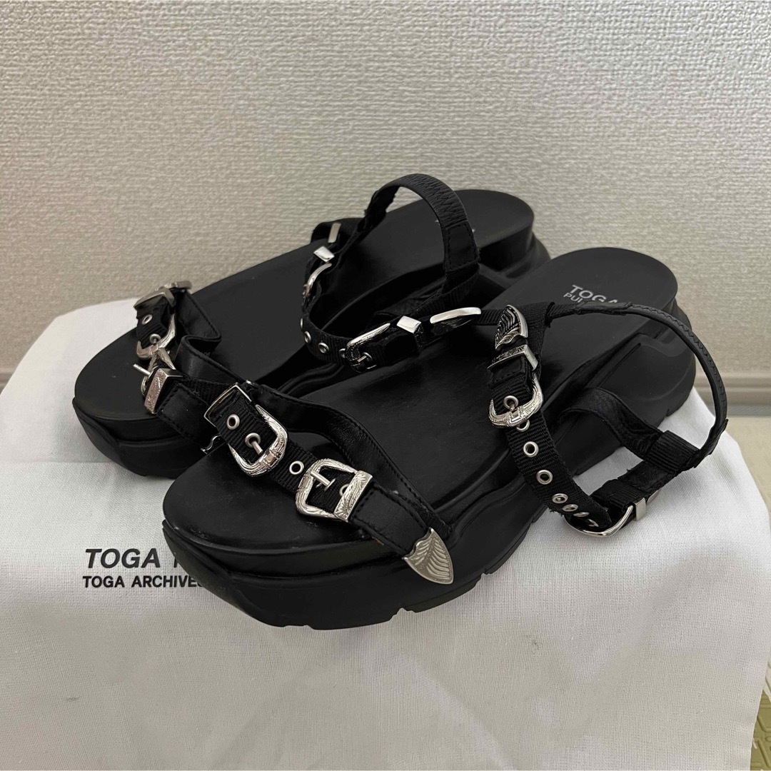TOGA PULLA - TOGA PULLA ストラップ付きスポーツサンダル TOGA PULLA - TOGA PULLA ストラップ付きスポーツサンダル
