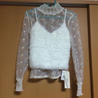 リリーブラウン(Lily Brown)のリリーブラウン チュール小花柄刺繍トップス＆ファーキャミソール(シャツ/ブラウス(長袖/七分))