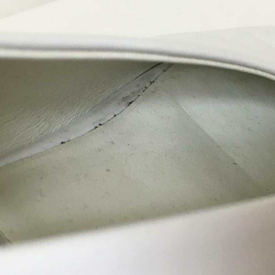 Jil Sander(ジルサンダー)のJILSANDER(ジルサンダー) フラットシューズ 36 レディース - 白×シルバー アウトソール張替済 レザー×金属素材 レディースの靴/シューズ(その他)の商品写真
