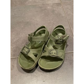 クロックス(crocs)の可愛い　おしゃれなオリーブ色サンダル 16cm ユニセックス(サンダル)