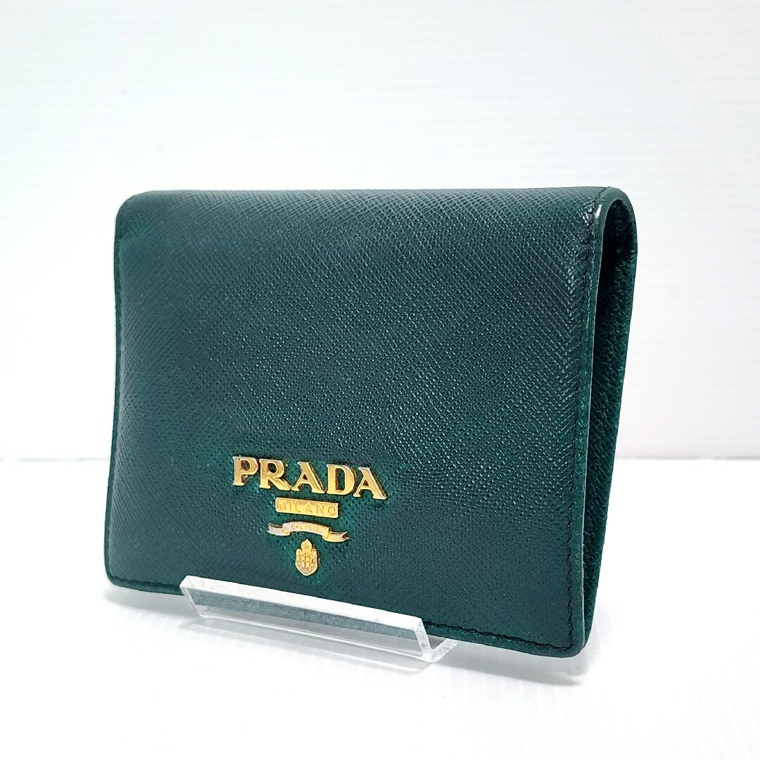 PRADA - PRADA プラダ 二つ折り グリーン コンパクト サフィアーノ ゴールドロゴ