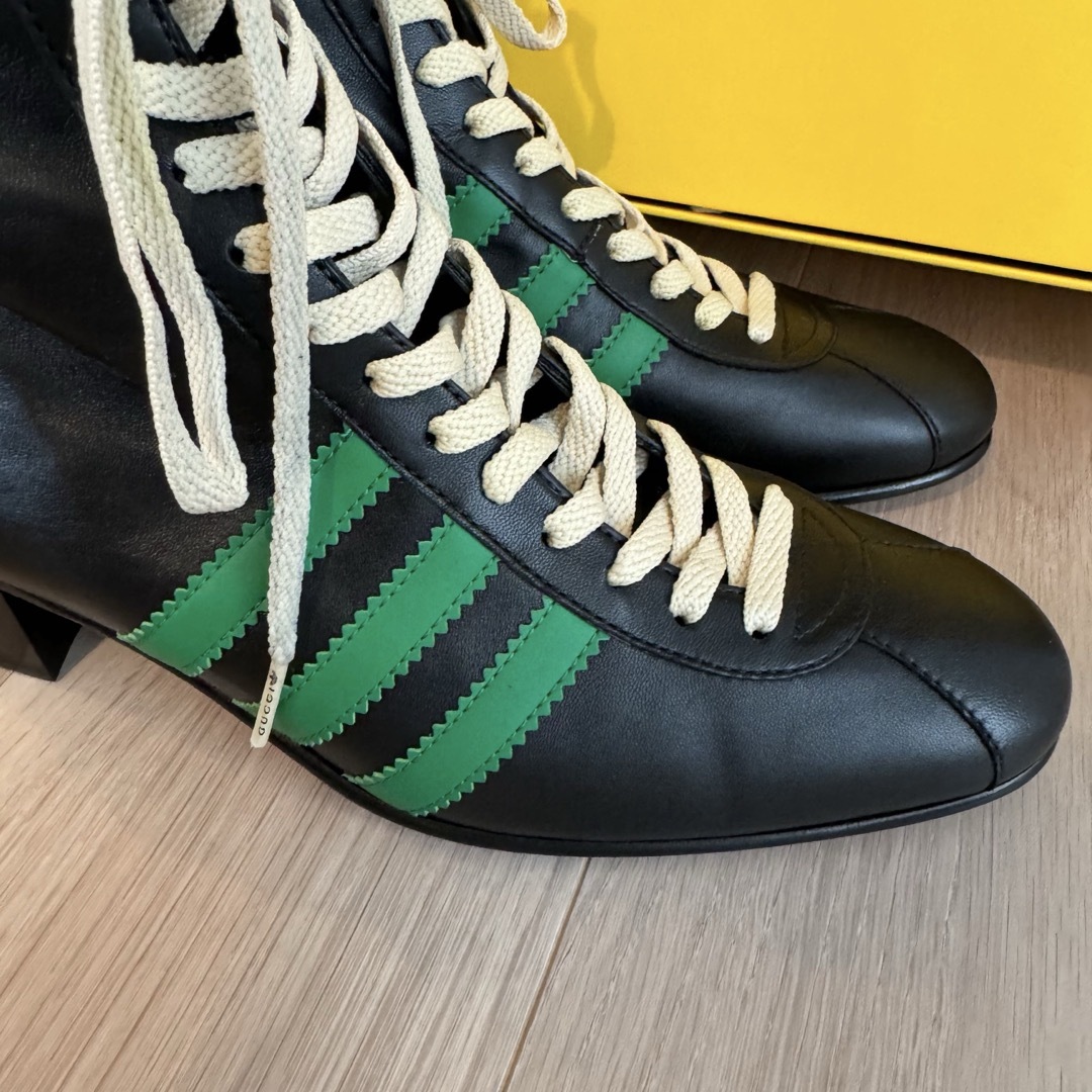 GUCCI - 未使用 GUCCI adidas コラボ ブーツ 大人気カラー GUCCI - 未使用 GUCCI adidas コラボ ブーツ 大人気カラー