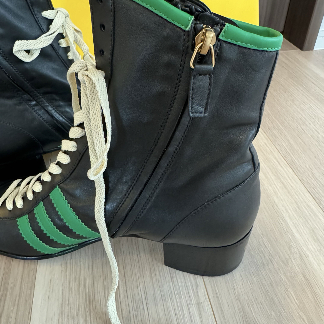 GUCCI - 未使用 GUCCI adidas コラボ ブーツ 大人気カラー GUCCI - 未使用 GUCCI adidas コラボ ブーツ 大人気カラー