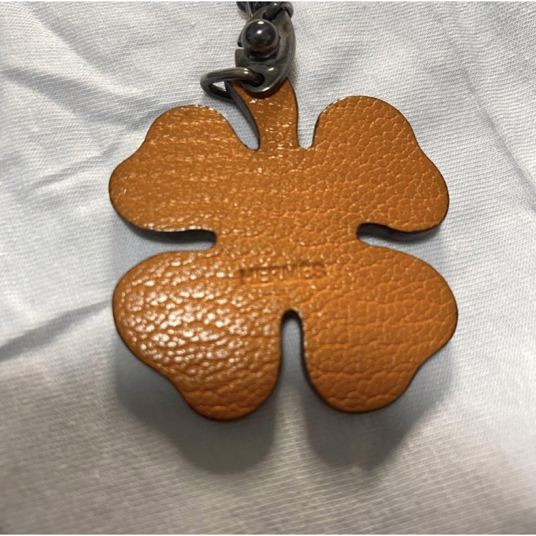 おか様】 HERMES エルメス クローバー チャーム レザー 925 刻印 おか様】 HERMES エルメス クローバー チャーム レザー 925 刻印