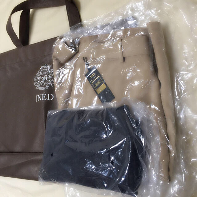INED(イネド)の【新品 タグ付き】INED 9号 福袋 ラップスカート タートルネック レディースのレディース その他(セット/コーデ)の商品写真