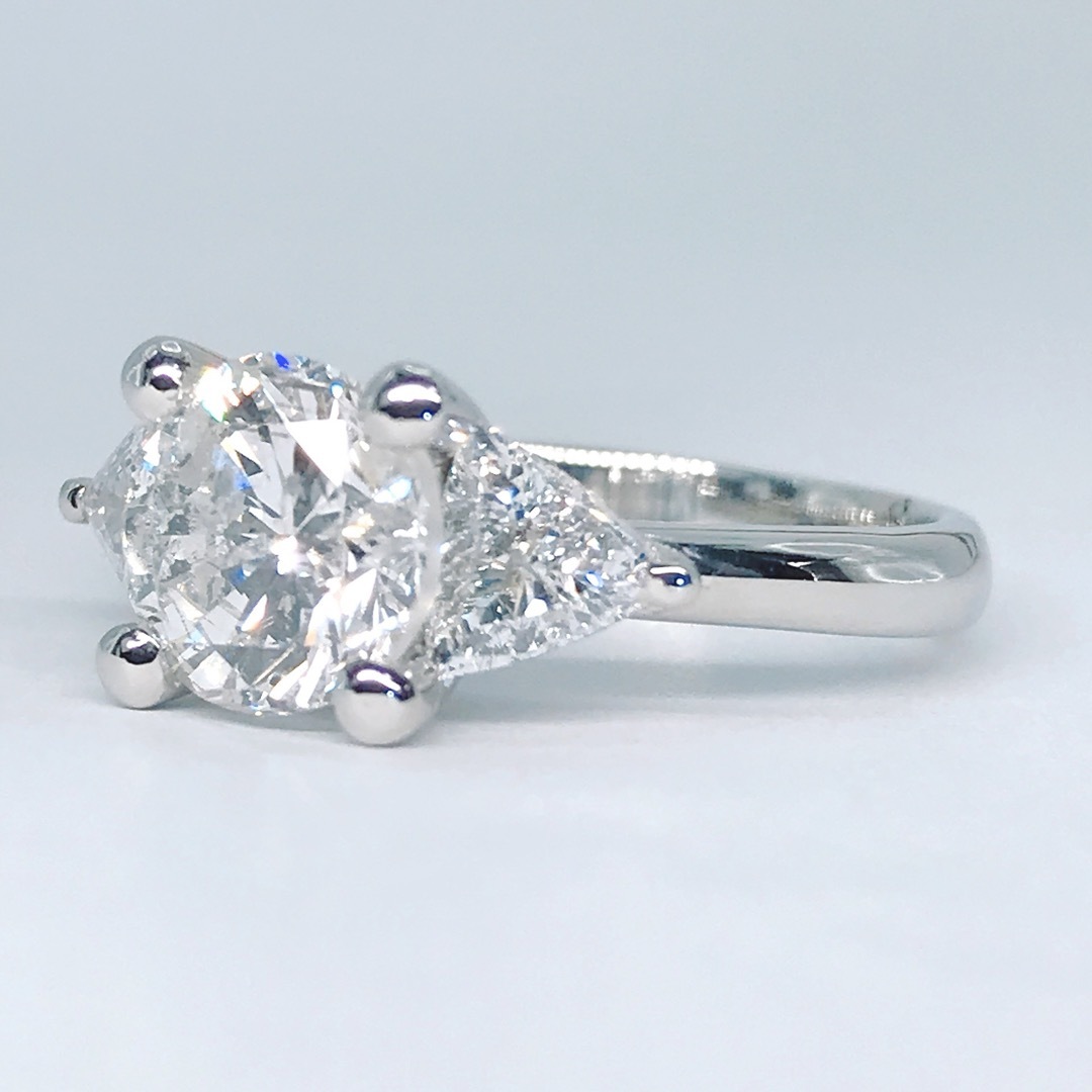 計2.67ct 大粒 ダイヤモンドリング PT900 ダイヤ 2ctアップ 希少 計2.67ct 大粒 ダイヤモンドリング PT900 ダイヤ 2ctアップ 希少