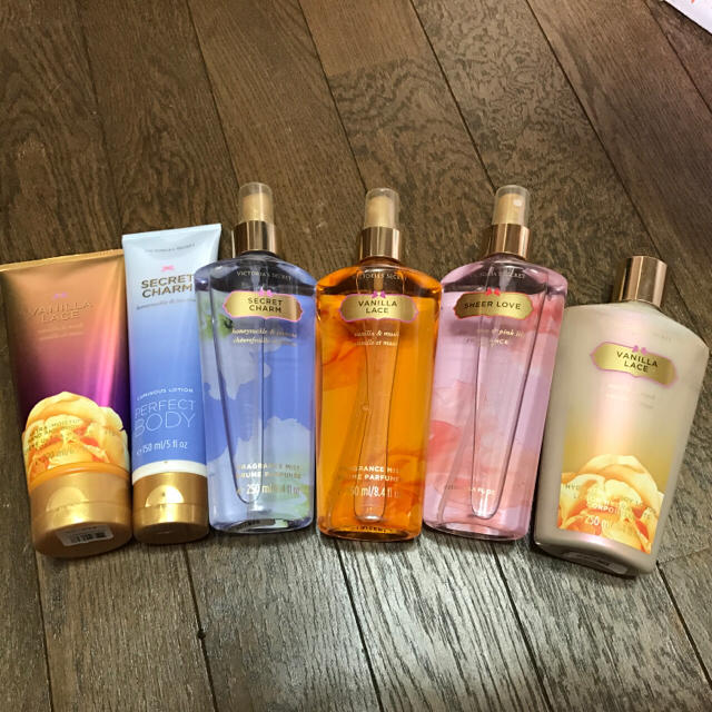 Victoria's Secret(ヴィクトリアズシークレット)のvictoria 's secret ビクトリアシークレット セット販売 コスメ/美容のボディケア(ボディクリーム)の商品写真