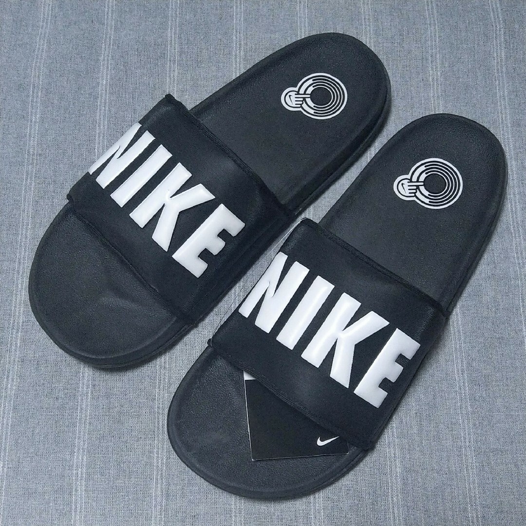 NIKE(ナイキ)の28cmナイキ　オフコートサンダル　ブラック黒白　スリッパ　ベナッシ　軽い メンズの靴/シューズ(スニーカー)の商品写真