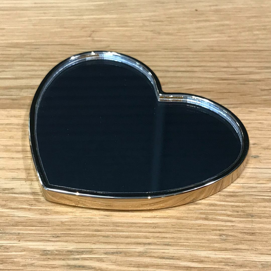 超美品 グッチ ハートモチーフ コンパクトミラー グッチシマ 鏡 超美品 グッチ ハートモチーフ コンパクトミラー グッチシマ 鏡