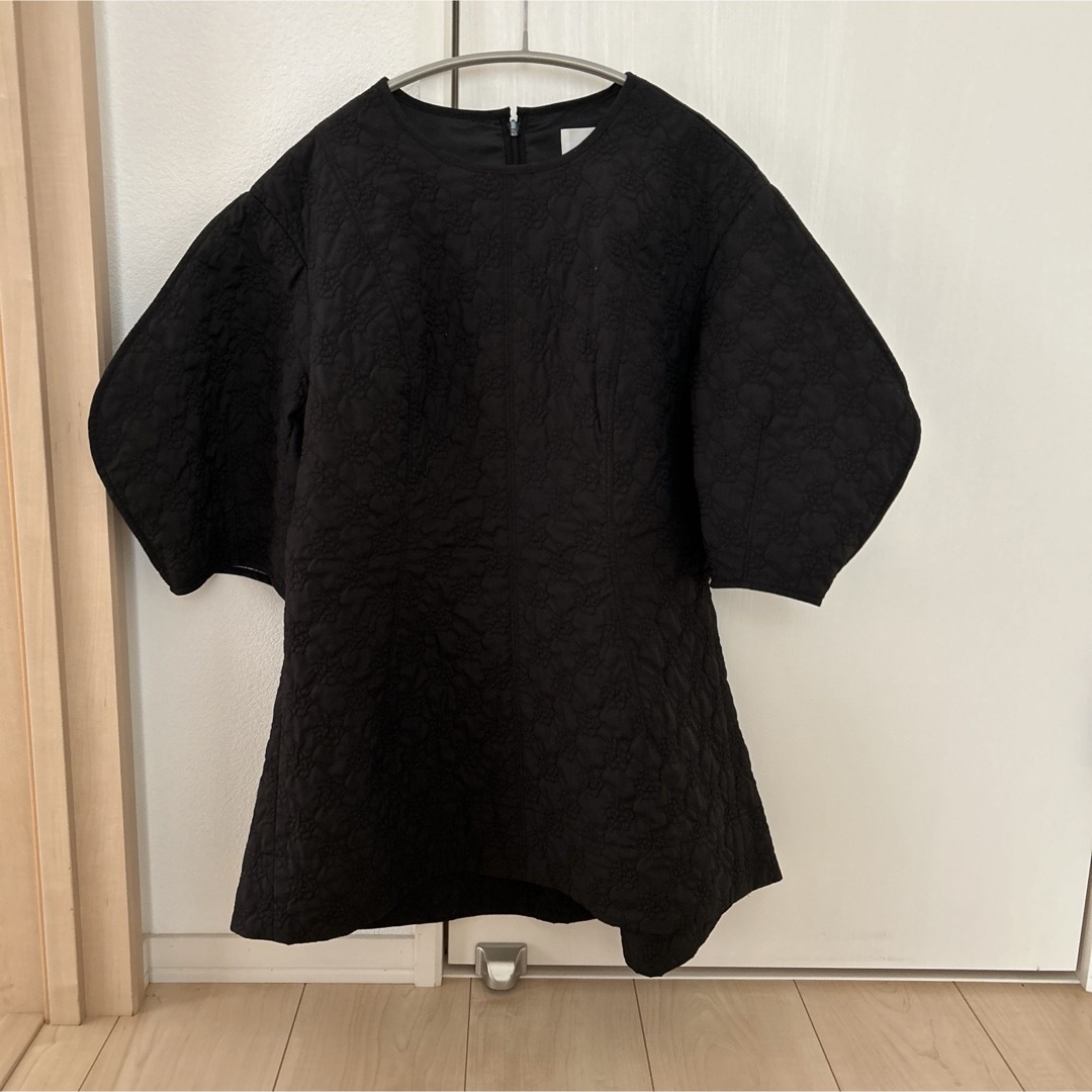 OHGA フラワーキルトブラウス ブラック OHGA フラワーキルトブラウス ブラック