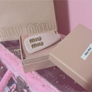 MIU MIU(ヘアアクセサリー ・ ピンク/桃色系)のフリマアイテム一覧 MIU MIU(ヘアアクセサリー ・ ピンク/桃色系)のフリマアイテム一覧