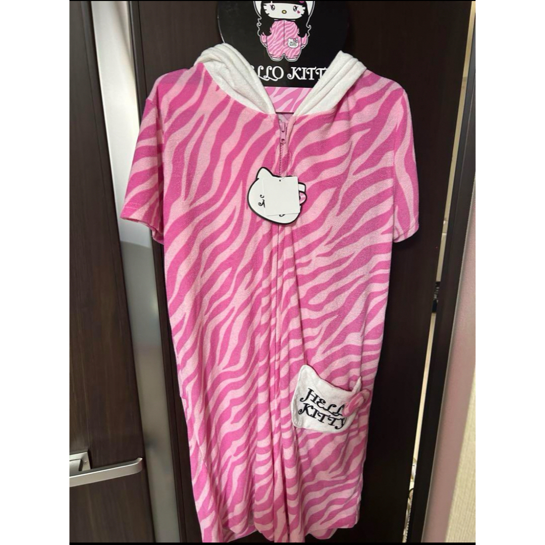 サンリオ - ♡ハローキティ ゼブラピンク コンビネゾン 早い者 サンリオ - ♡ハローキティ ゼブラピンク コンビネゾン 早い者