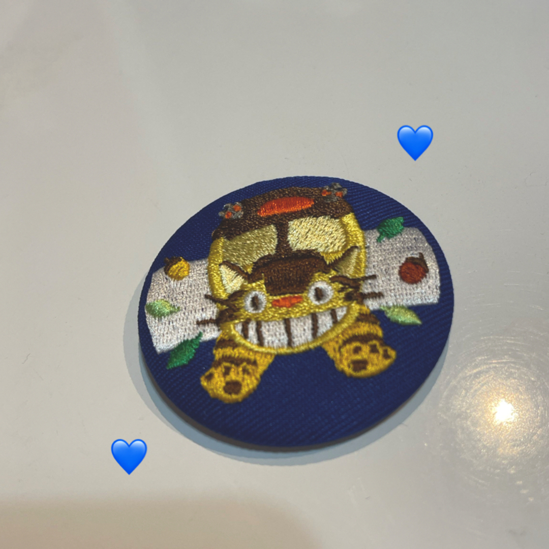 ジブリ(ジブリ)のどんぐり共和国 ジブリ 刺繍ブローチ となりのトトロ ねこバス レディースのアクセサリー(ブローチ/コサージュ)の商品写真
