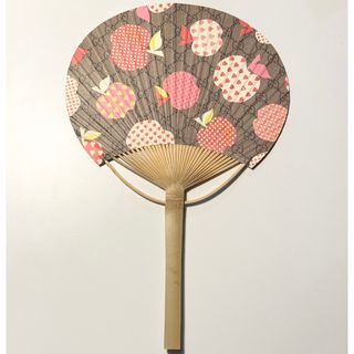 GUCCI - GUCCI グッチ ノベルティ うちわ 団扇 アップル柄 新品 GUCCI - GUCCI グッチ ノベルティ うちわ 団扇 アップル柄 新品