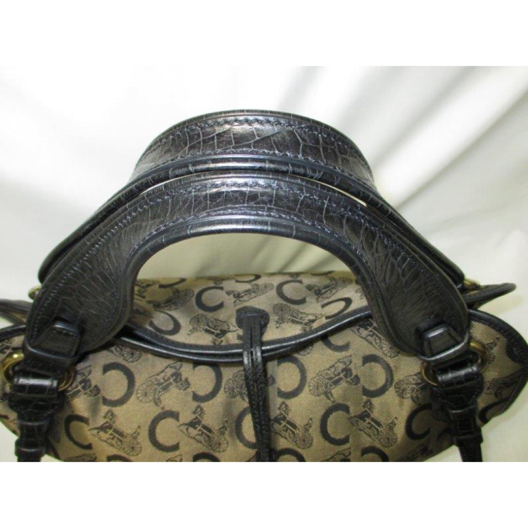 美品 CELINE セリーヌ 馬車柄 タッセル付き ショルダーバッグ 美品 CELINE セリーヌ 馬車柄 タッセル付き ショルダーバッグ