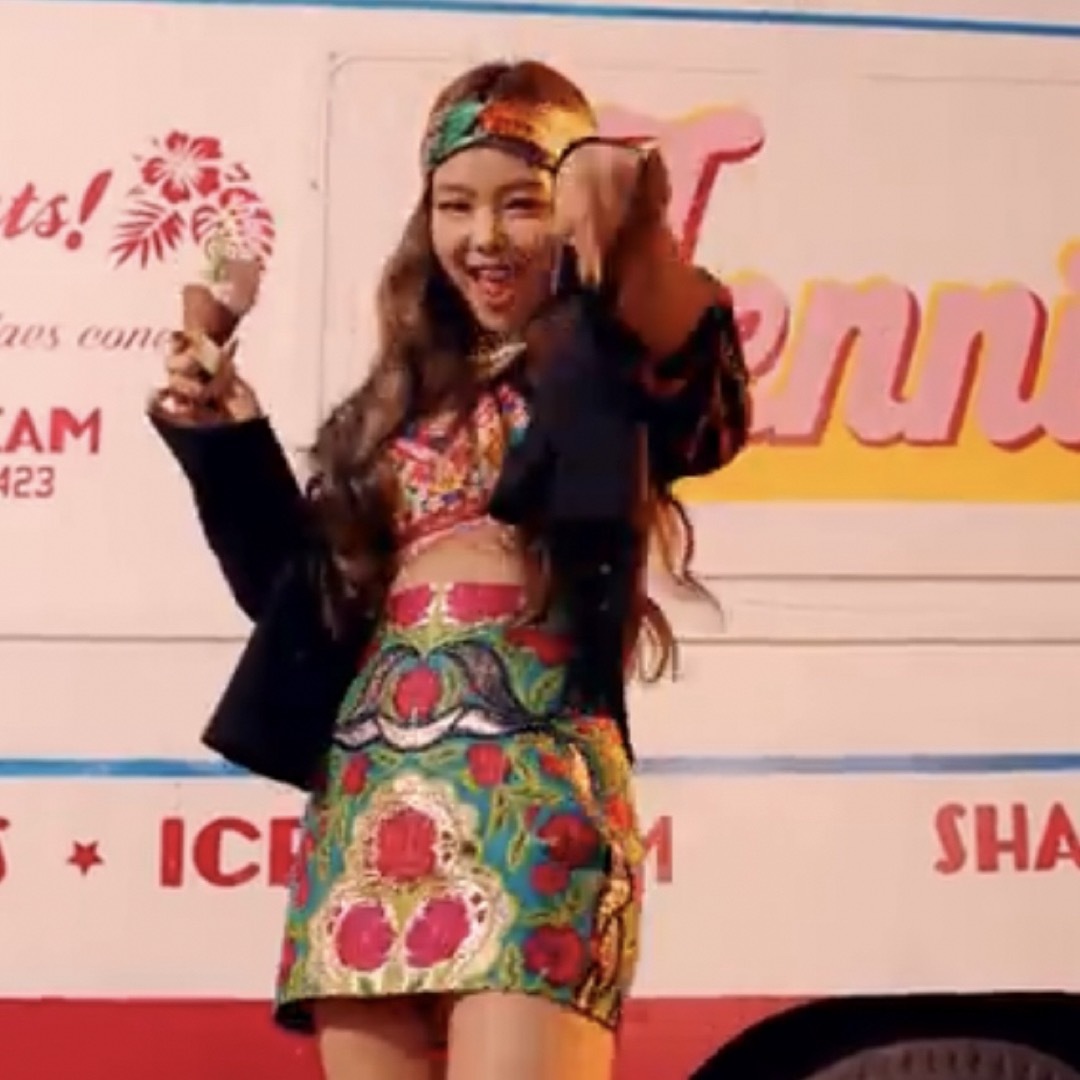 GUCCI】美品 BLACKPINK ロゼ着用 スカート 即完売 芸能人 衣装 GUCCI】美品 BLACKPINK ロゼ着用 スカート 即完売 芸能人 衣装