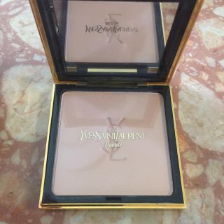 イヴサンローランボーテ(Yves Saint Laurent Beaute)の未使用品！イヴサンローラン プレストパウダー ファンデーション(フェイスパウダー)