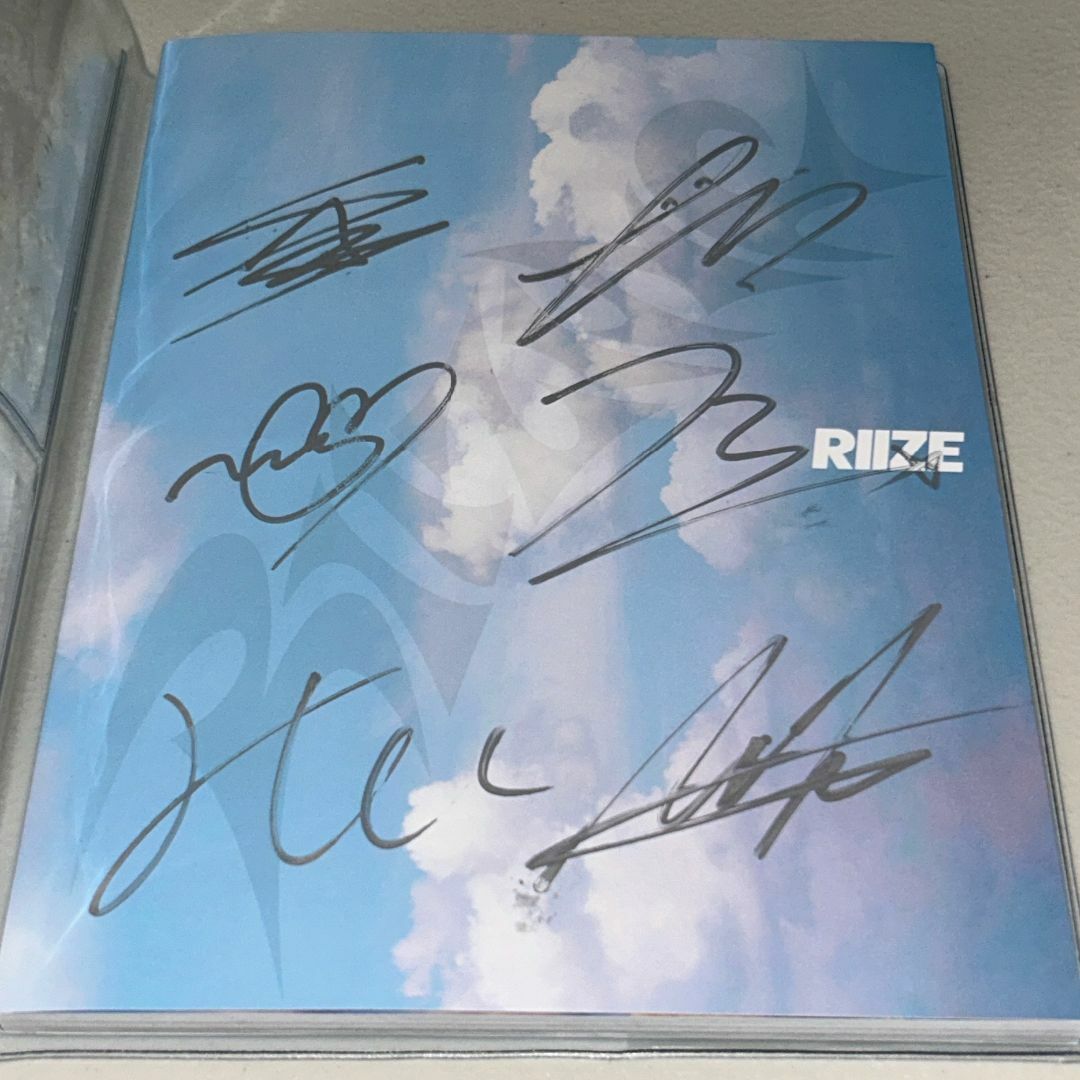 RIIZE 直筆サイン「RIIZING」Collect Book ver.の通販 by てでぃ RIIZE 直筆サイン「RIIZING」Collect Book ver.の通販 by てでぃ