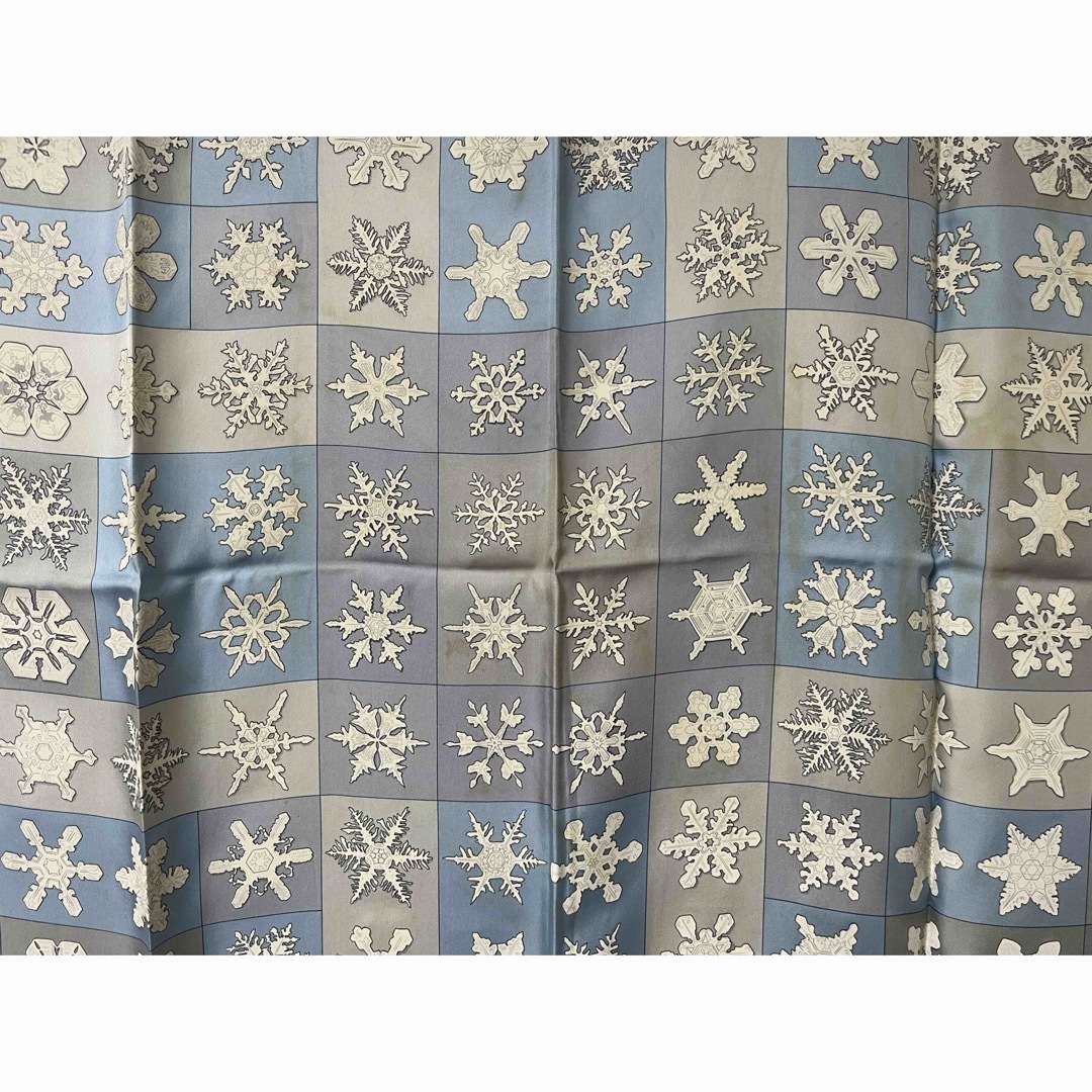 HERMESエルメス カレ90 FEUX DE LHIVER 冬の火 雪の結晶 HERMESエルメス カレ90 FEUX DE LHIVER 冬の火 雪の結晶