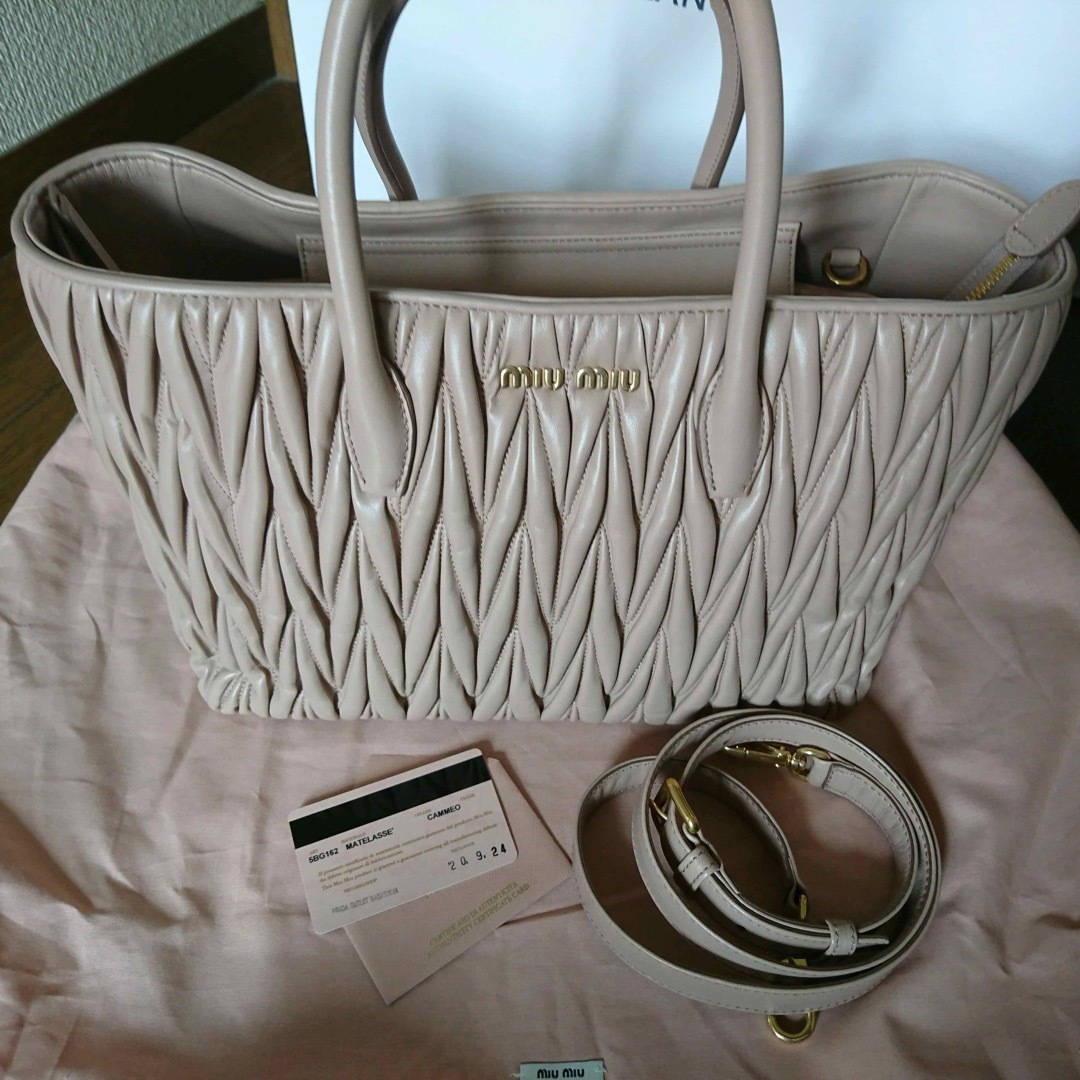 MIU MIU - MIU MIU トートバッグ 新品の通販 by ぴぴ|ミュウ MIU MIU - MIU MIU トートバッグ 新品の通販 by ぴぴ|ミュウ