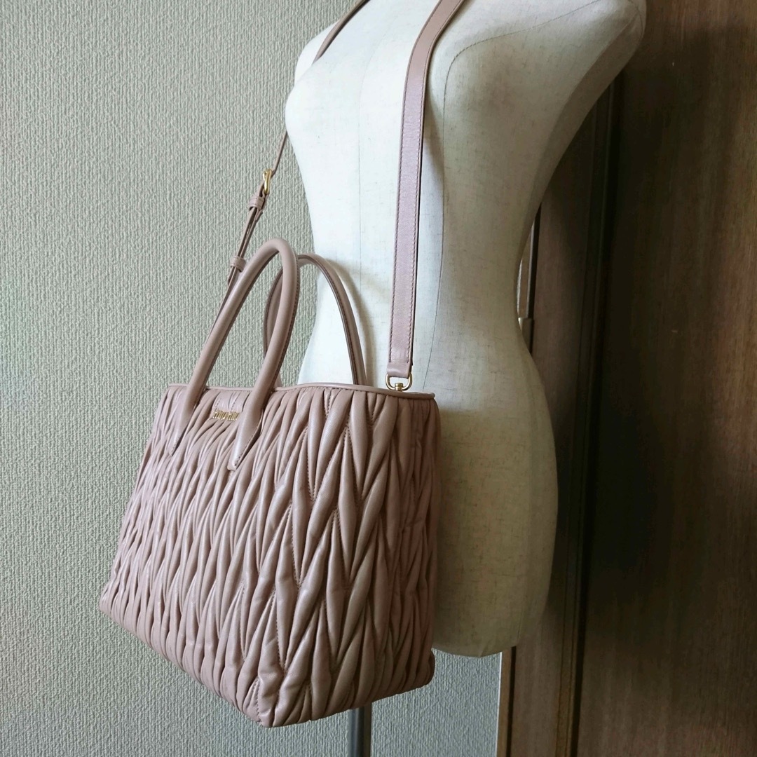 MIU MIU - MIU MIU トートバッグ 新品の通販 by ぴぴ|ミュウ MIU MIU - MIU MIU トートバッグ 新品の通販 by ぴぴ|ミュウ