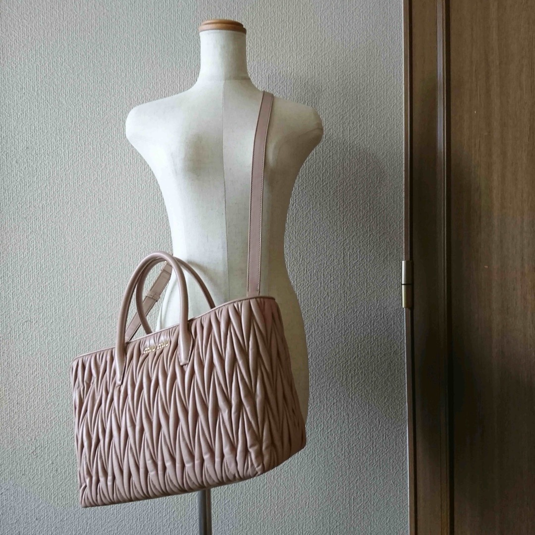 MIU MIU - MIU MIU トートバッグ 新品の通販 by ぴぴ|ミュウ MIU MIU - MIU MIU トートバッグ 新品の通販 by ぴぴ|ミュウ