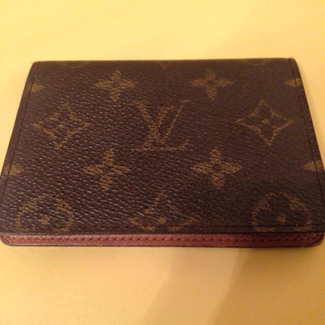 LOUIS VUITTON(ルイヴィトン)のシリアル有☆ヴィトン2つ折りパスケース レディースのファッション小物(名刺入れ/定期入れ)の商品写真