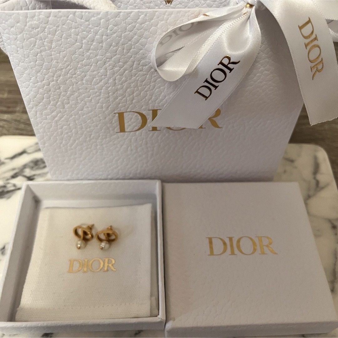 DIOR Petit CD ピアス ゴールド 新品 DIOR Petit CD ピアス ゴールド 新品
