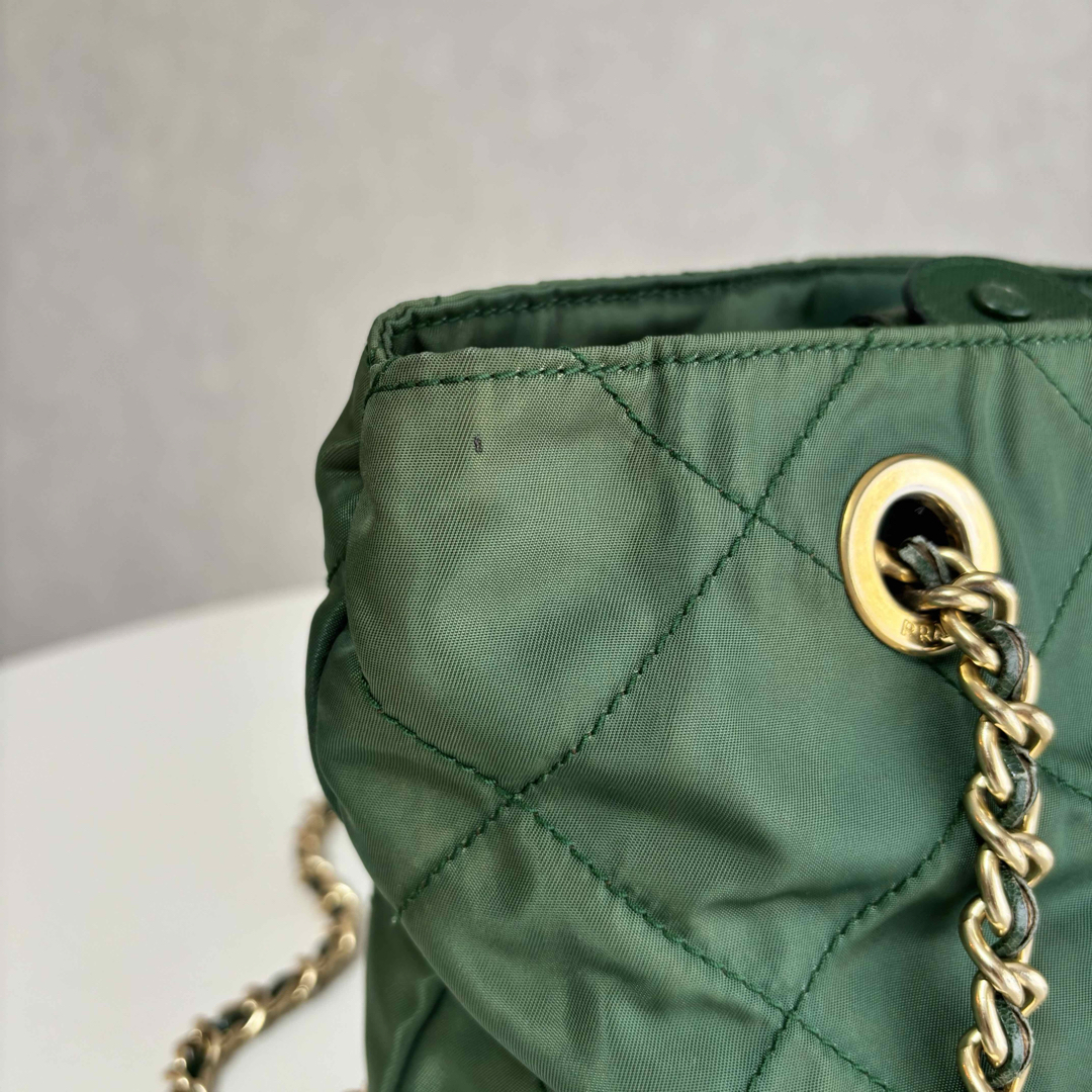 PRADA - プラダ 緑 チェーン ショルダーバッグ ナイロン PRADA - プラダ 緑 チェーン ショルダーバッグ ナイロン