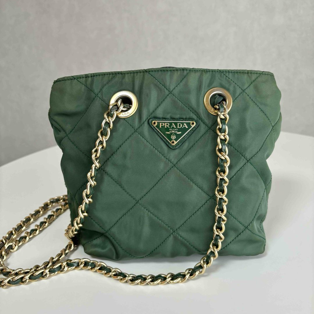 PRADA - プラダ 緑 チェーン ショルダーバッグ ナイロン PRADA - プラダ 緑 チェーン ショルダーバッグ ナイロン