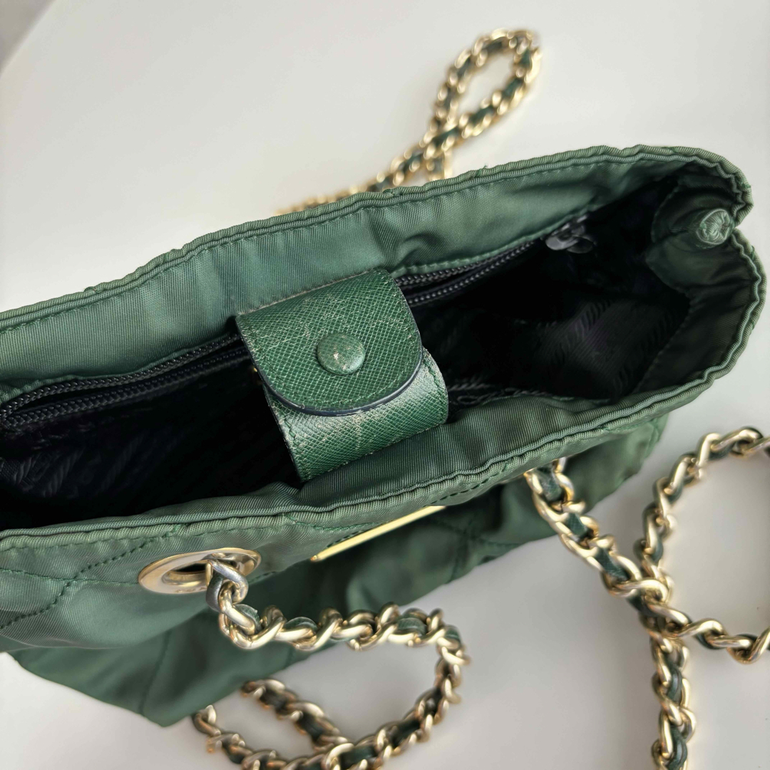 PRADA - プラダ 緑 チェーン ショルダーバッグ ナイロン PRADA - プラダ 緑 チェーン ショルダーバッグ ナイロン