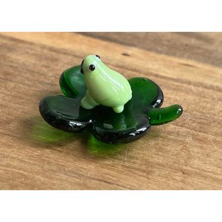 【新品】ガラスのカエルセット(置物)