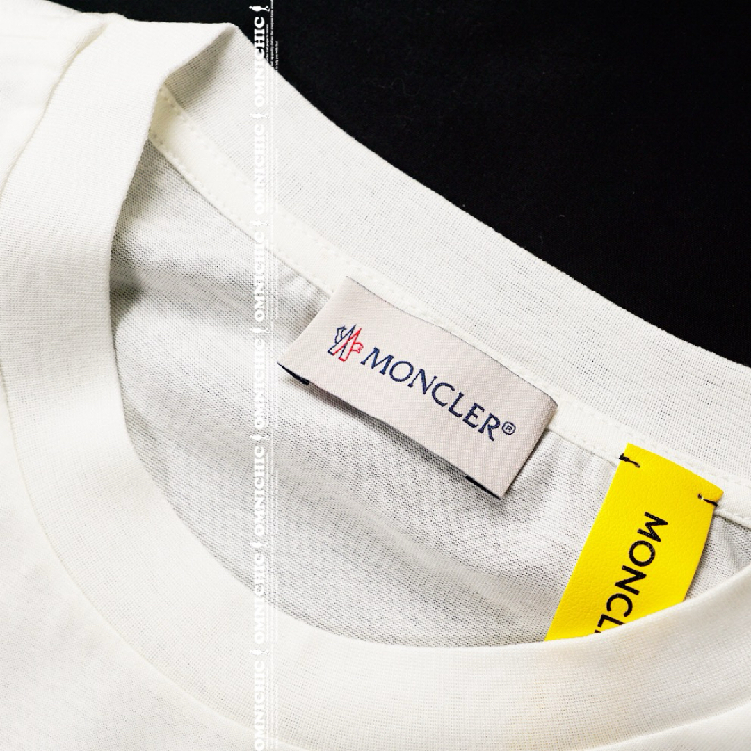 MONCLER(モンクレール)の国内正規品8万MONCLER SIMONE ROCHAモンクレール花柄TシャツS レディースのトップス(Tシャツ(半袖/袖なし))の商品写真