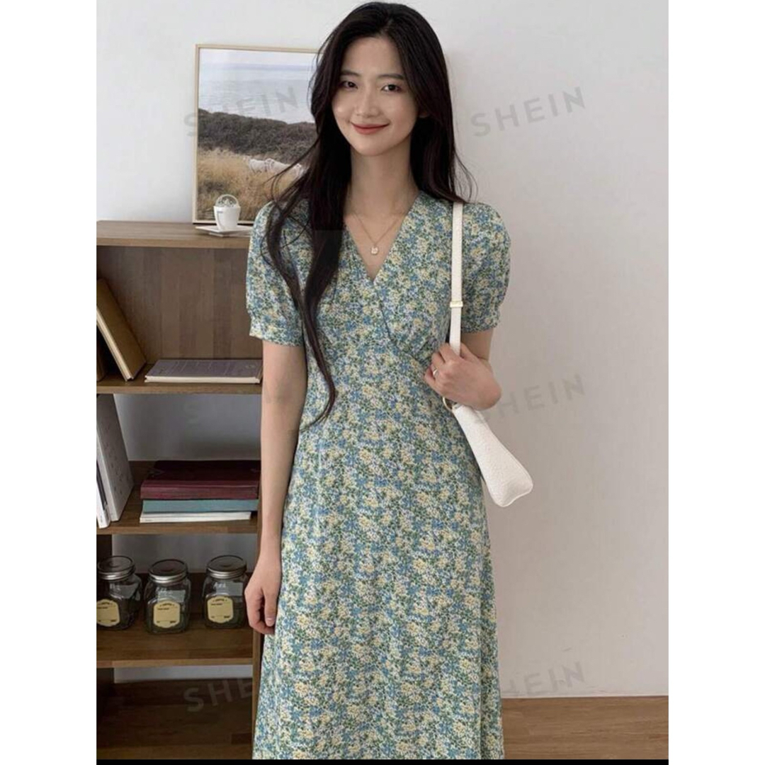 SHEIN - DAZY レディース フラワープリント Vネック ワンピース SHEIN - DAZY レディース フラワープリント Vネック ワンピース