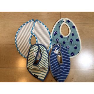 アツコマタノ(Atsuko Matano)の青スタイ 4枚 マタノアツコ マールマール(お食事エプロン)