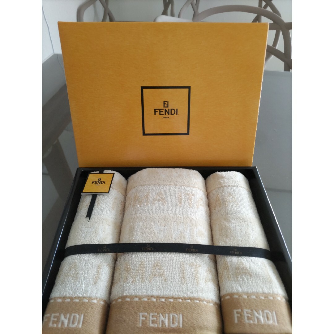 FENDI - フェンディ タオル3枚セット 未使用 箱から出して発送 FENDI - フェンディ タオル3枚セット 未使用 箱から出して発送