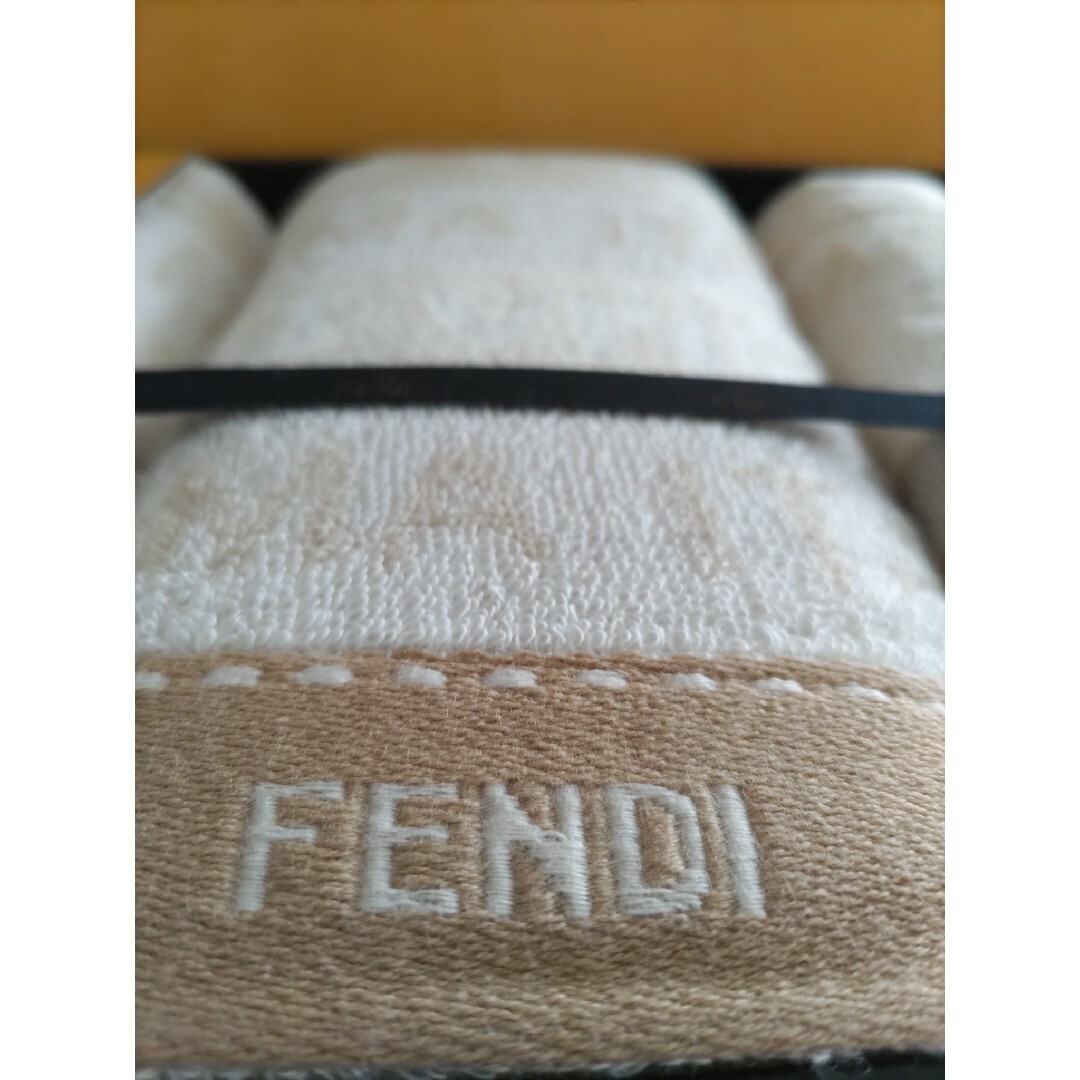 FENDI - フェンディ タオル3枚セット 未使用 箱から出して発送 FENDI - フェンディ タオル3枚セット 未使用 箱から出して発送