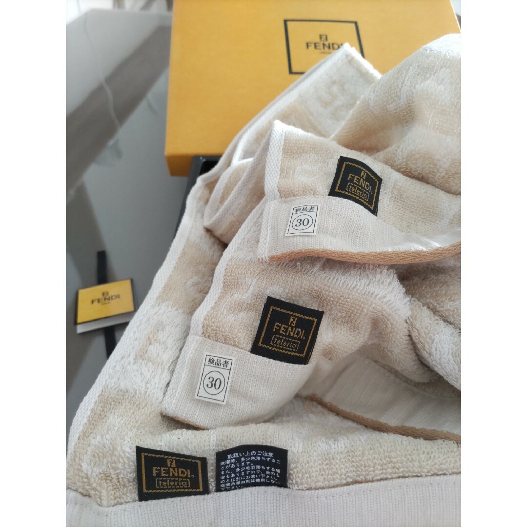 FENDI - フェンディ タオル3枚セット 未使用 箱から出して発送 FENDI - フェンディ タオル3枚セット 未使用 箱から出して発送