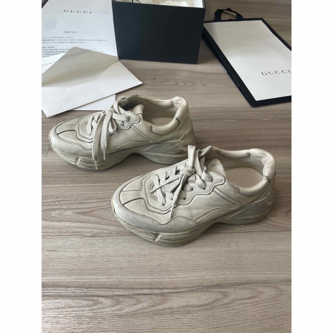 GUCCI - GUCCI ライトン スニーカー used加工の通販 by 休日と GUCCI - GUCCI ライトン スニーカー used加工の通販 by 休日と