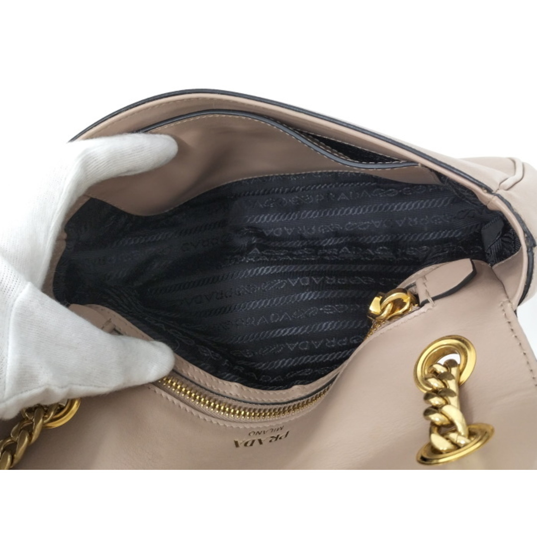 PRADA - PRADA チェーンショルダーバッグ サフィアーノレザー PRADA - PRADA チェーンショルダーバッグ サフィアーノレザー
